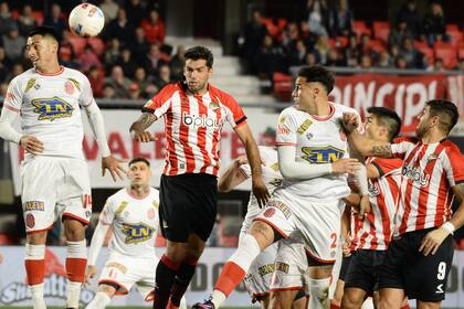 Estudiantes hizo la diferencia cuando aceleró en la segunda mitad, tras 25 minutos de una quietud aburrida en el partido.