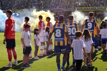 Estudiantes le da la espalda a Rosario Central y será sancionado por AFA; la imagen recorrerá el mundo.