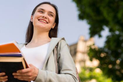 Estudiantes mujeres de varios países pueden aplicar para la beca STAR de P.E.O.