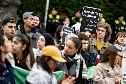 Estudiantes participan en una manifestación pro-Palestina en la Universidad Libre de Berlín. 