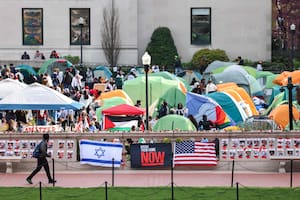 Los manifestantes desafían un ultimátum de la principal universidad de Nueva York y sigue la tensión