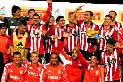 Estudiantes se quedó con la Copa tras el clásico