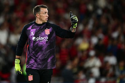 Fernando Muslera se afirmó en el arco de Estudiantes