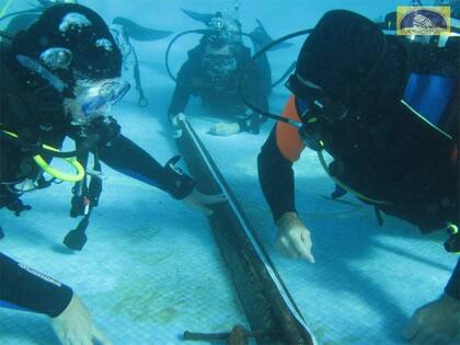 Estudiantes y docentes en practicas del sitio Escuela del CIPAC, en Piriápolis