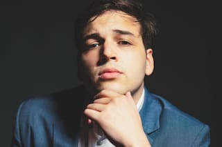 Es argentino, fue maestro de la estrella de la música del momento y ahora brilla en Viena