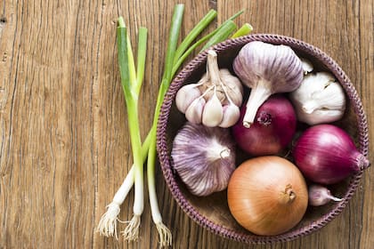 Estudios analizaron la relación del ajo con la longevidad