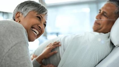 Estudios demuestran que los pacientes se recuperan más rápido cuando los familiares y amigos los visitan.