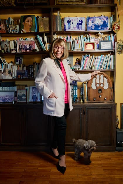 Estupenda, junto a su perro Homero, "le puse un nombre importante, porque es una miniatura"