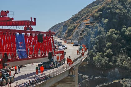 El viaducto es el más imponente de la zona y tiene una altura similar a un edificio de 25 pisos