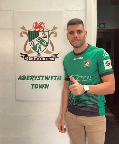 Etchegoyen con la camiseta de Aberystwyth de Gales