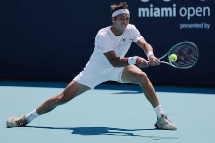 Etcheverry fue exigido por Bergs, pero es bueno en los desempates de los sets; su próximo adversario es el joven español Rafael Jodar.