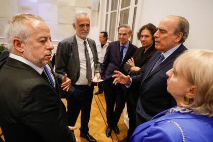 Etchevers dialoga con Francos, Guidici y Pichetto, entre otros