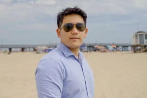 Ethan Nguonly, de 22 años, es ingeniero de software en Google e invierte su dinero desde chico