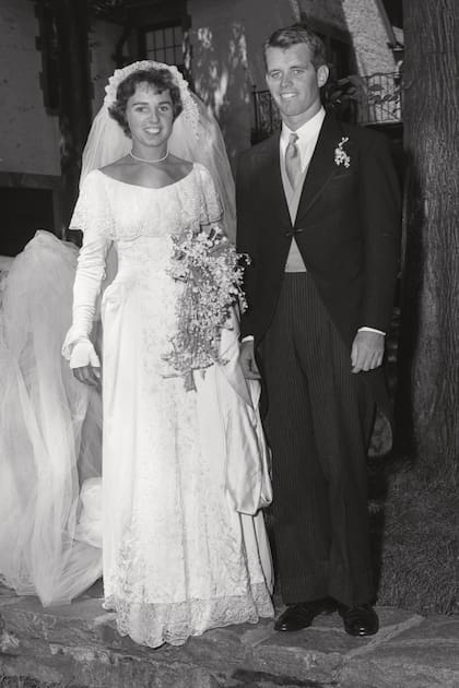 Ethel Skakel y Robert Francis Kennedy el día de su boda