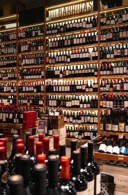 Etiquetas nacionales e importadas se combinan en la selección de DeBarricas.