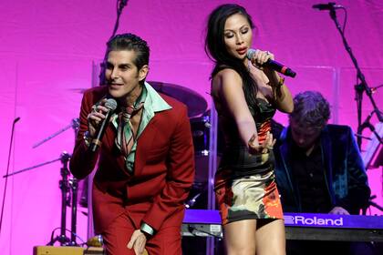 Etty Lau es su musa creativa y su cable a tierra; llevan 18 años juntos y tienen dos hijos adolescentes