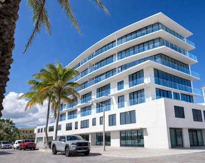 Eturna Beachside Residences es un desarrollo boutique de 36 residencias en siete pisos