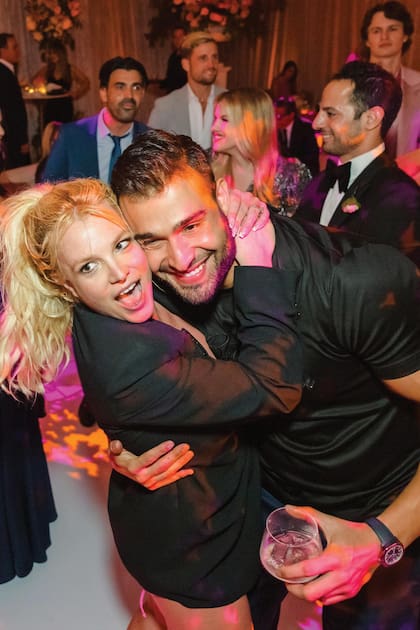Eufóricos, Britney y Sam bailaron sin parar y disfrutaron de su fiesta inolvidable.