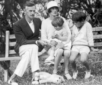 Eugene O'Neail, Agnes y sus hijos Shane y Oona (Getty Images)