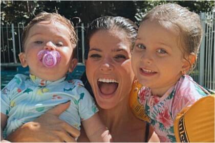 Eugenia 'la China' Suárez junto a sus hijos menores, Magnolia y Amancio (Foto: Instagram/@sangrejaponesa)
