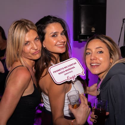 Eugenia posa con Momi Giardina y Sofi Martínez