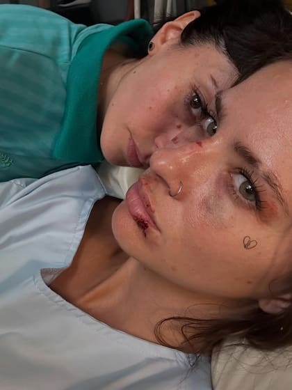 Eugenia Suárez y Camila Peralta durante el rodaje (Foto: Instagram @sangrejaponesa)