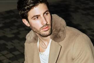 Es modelo y afirma que lo vetaron de la Met Gala por “opacar” a las famosas