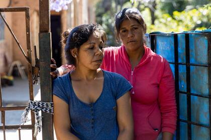 Eusebia Uberti y Rosana Uberti mamá y tía, respectivamente, Ambar Uberti, quien iba a viajar pero no pudieron costear el viaje