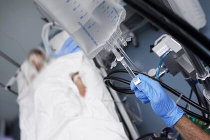 En Argentina existen dos marcos regulatorios que habilitan la toma de decisiones al final de la vida: la Ley de Derechos del Paciente en su Relación con los Profesionales e Instituciones de la Salud y los artículos 59 y 60 del Código Civil vigente desde 2015