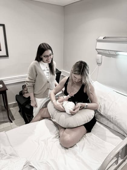 Eva Bargiela junto a su pequeño bebé, Faustino