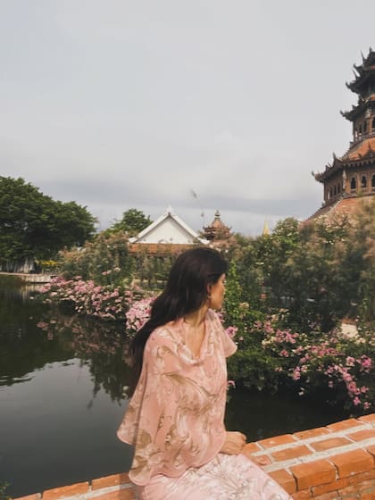 Eva de Dominici disfrutando del paisaje de Tailandia