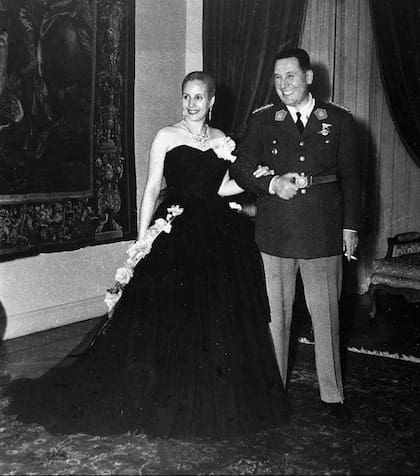 Eva Duarte y Juan Domingo Perón se casaron en 1945. Evita acompañó como primera dama a Juan Domingo Perón durante sus presidencias, entre 1945 y 1952.