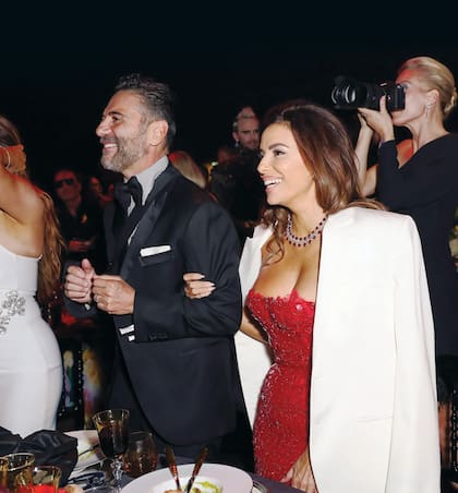 Eva Longoria se mostró inseparable de su marido, el empresario mexicano Pepe Bastón