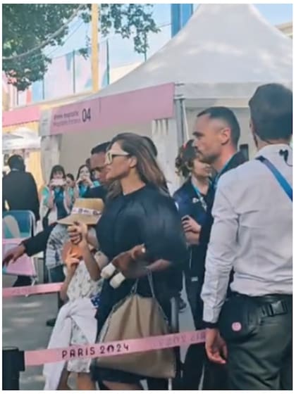 Eva Mendes junto a su hija Esmeralda, de 9 años, en París 2024