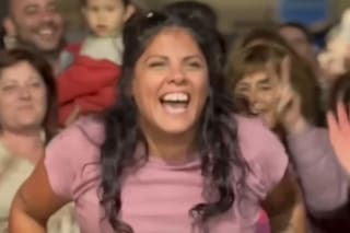 La concejala Eva Mieri salió de prisión y les habló a militantes que la esperaban en Quilmes