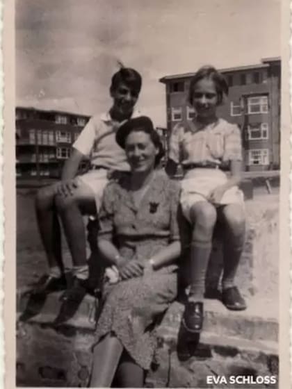 Eva recuerda a su hermano y lo mucho que hizo por hacerla olvidar de los horrores de la ocupación nazi