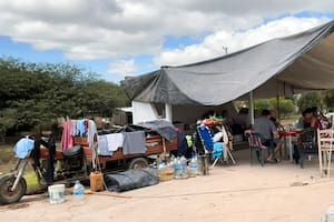 Evacuados de La Madrid, en carpas improvisadas a la vera de la ruta 157