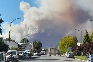 Evacuaron decenas de turistas en El Bolsón por un incendio forestal