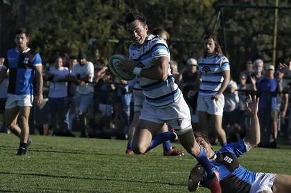 Evade un tackle y disfruta Joaquín Lamas, el máximo anotador del Top 12 y gran figura de San Isidro Club.