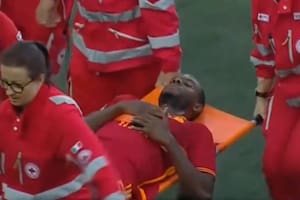 Un futbolista marfileño se desplomó durante Udinese-Roma y el partido se suspendió
