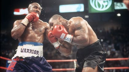 Evander Holyfield frente a Mike Tyson