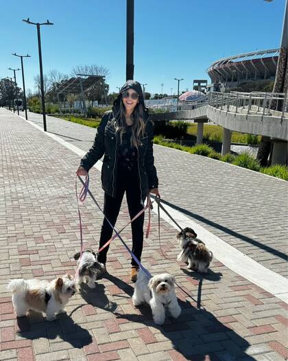 Evangelina Anderson ama a sus perros que llevará a México (Captura: Instagram @evangelinaanderson)