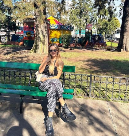 Evangelina Anderson pasó por la plaza de su infancia
