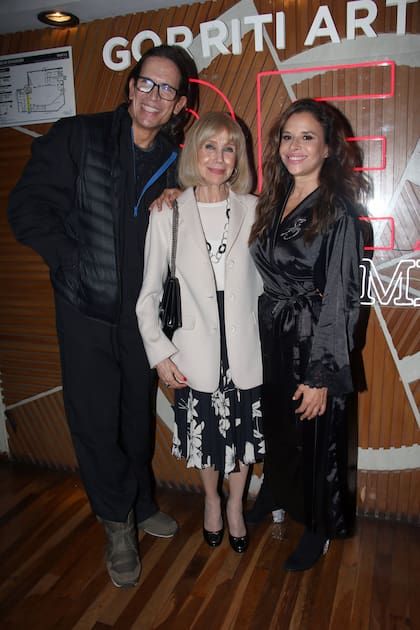 Evangelina Salazar posó luego del show con su hija y con Diego Ramos