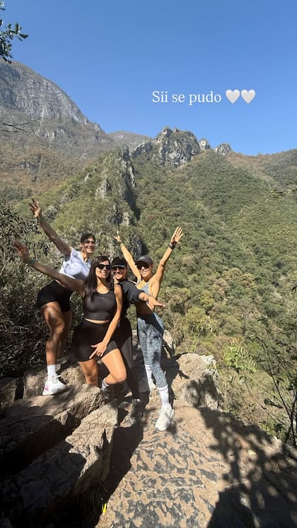 Evangelina y sus amigas vivieron una divertida experiencia en la naturaleza (Foto: Instagram @evangelinaanderson)