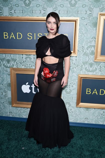 Eve Hewson, la hija actriz del célebre cantante Bono, eligió un osado diseño de Simone Rocha para la premier de la segunda temporada de Malas hermanas, la serie que protagoniza y que se puede ver por Apple TV+. El evento tuvo lugar en Nueva York