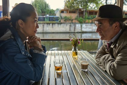 Eve junto a Bill, su gran compañero y uno de los personajes más entrañables de esta ficción.