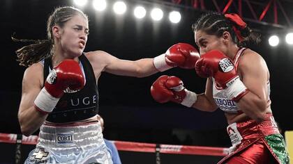 Evelin Bermúdez, y una escena de su combate ante Silvia Torres