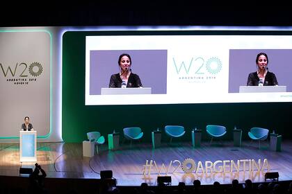 Evelina Cabrera, entrenadora fútbol, durante su presentación en el W20