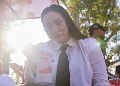 Evelyn Botto en stand de Smirnoff en Primavera Sound.